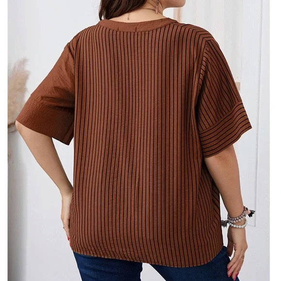 New Romanissa Brown & Black Stripe Short-Sleeve Notch Neck Top size 24-26 - Picture 2 of 11